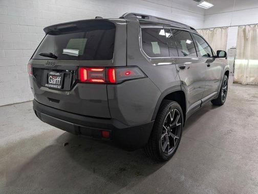 Sting Gray Clearcoat 2026 Jeep Cherokee Overland