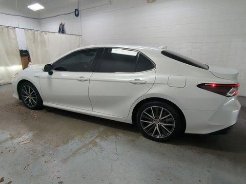 2021 Toyota Camry Hybrid XLE