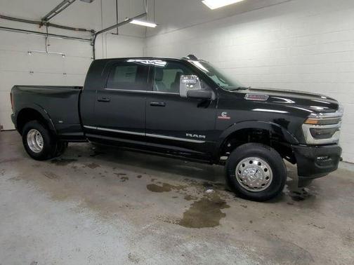 Diamond Black 2026 RAM 3500 Limited