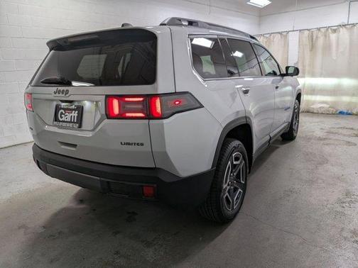 Silver Zynith Clearcoat 2026 Jeep Cherokee LAREDO/LIMITED