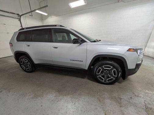 Silver Zynith Clearcoat 2026 Jeep Cherokee LAREDO/LIMITED