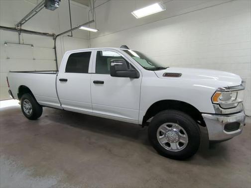2024 RAM 3500 Tradesman Crew Cab 4x4 8 Box