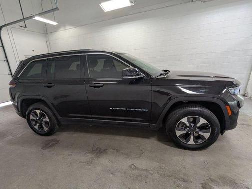 Diamond Black 2022 Jeep Grand Cherokee 4xe Base