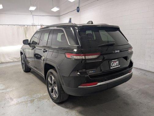 Diamond Black 2022 Jeep Grand Cherokee 4xe Base