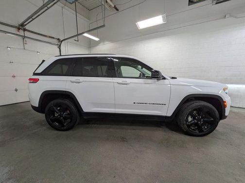 Bright White Clearcoat 2023 Jeep Grand Cherokee Limited