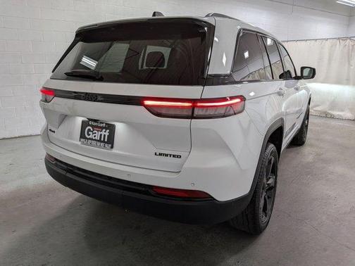 Bright White Clearcoat 2023 Jeep Grand Cherokee Limited
