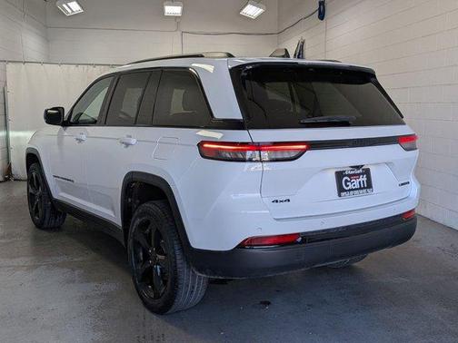 Bright White Clearcoat 2023 Jeep Grand Cherokee Limited