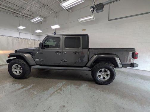 Granite Crystal Clearcoat Metallic 2020 Jeep Gladiator Overland
