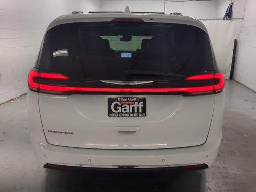 2021 Chrysler Pacifica Touring-L