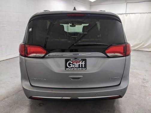 Photo 3 of 24 of 2020 Chrysler Pacifica Limited