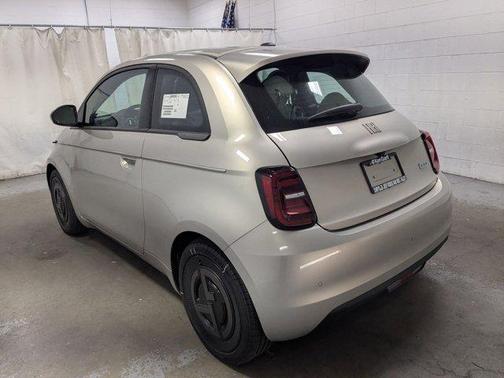 2025 FIAT 500e Base