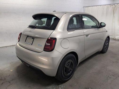 2025 FIAT 500e Base