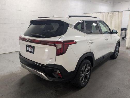 Snow White Pearl 2024 Kia Seltos S