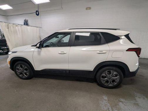Snow White Pearl 2024 Kia Seltos S