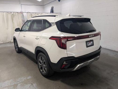 Snow White Pearl 2024 Kia Seltos S