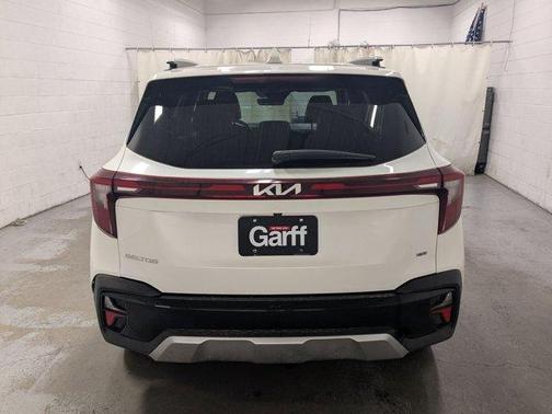 Snow White Pearl 2024 Kia Seltos S