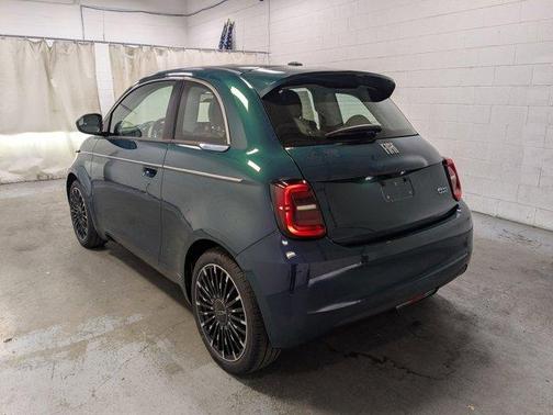 2025 FIAT 500e Base
