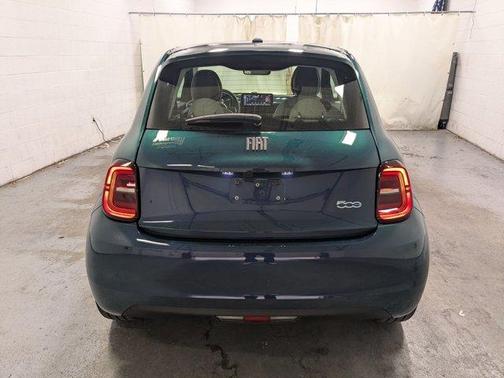 2025 FIAT 500e Base