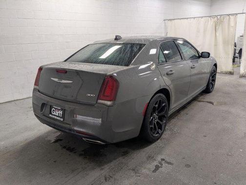Ceramic Gray 2019 Chrysler 300 Touring