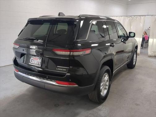 2022 Jeep Grand Cherokee Laredo 4x4