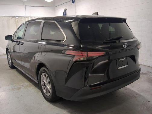 2021 Toyota Sienna LE