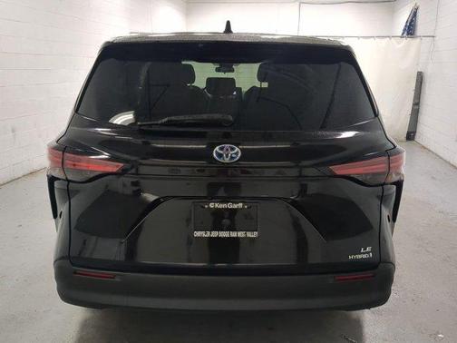 2021 Toyota Sienna LE