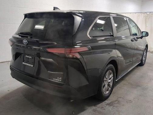 2021 Toyota Sienna LE