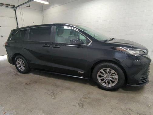 2021 Toyota Sienna LE