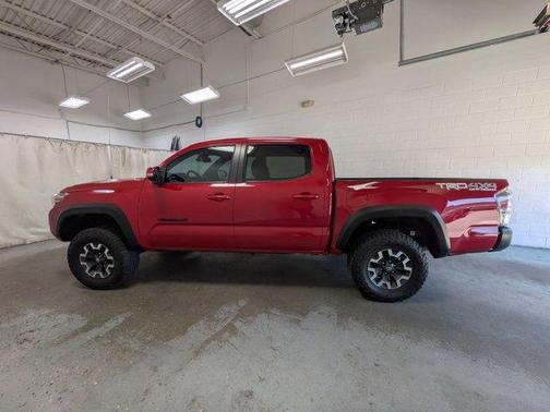 Barcelona Red Metallic 2022 Toyota Tacoma SR