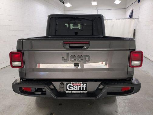 2025 Jeep Gladiator Sport