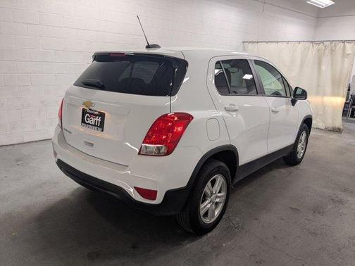 Summit White 2022 Chevrolet Trax LS