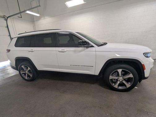 Bright White Clearcoat 2023 Jeep Grand Cherokee L Limited