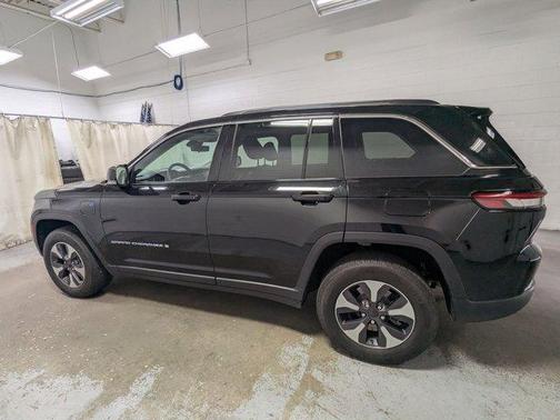 Diamond Black 2022 Jeep Grand Cherokee 4xe Base