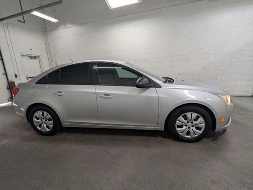Silver Ice Metallic 2014 Chevrolet Cruze LS