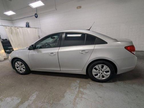 Silver Ice Metallic 2014 Chevrolet Cruze LS