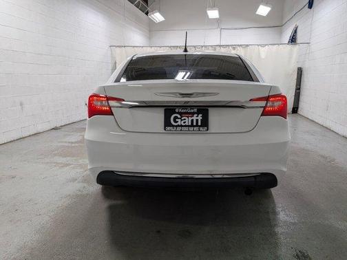 Bright White Clearcoat 2014 Chrysler 200 LX