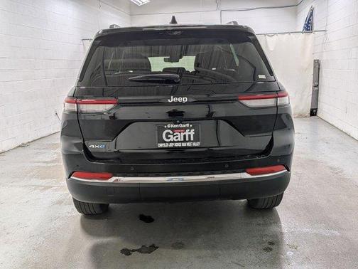 Diamond Black 2022 Jeep Grand Cherokee 4xe Base