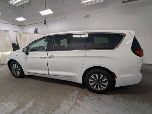 Bright White Clearcoat 2023 Chrysler Pacifica Hybrid Limited