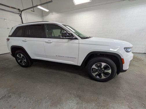 Bright White Clearcoat 2023 Jeep Grand Cherokee 4xe Base