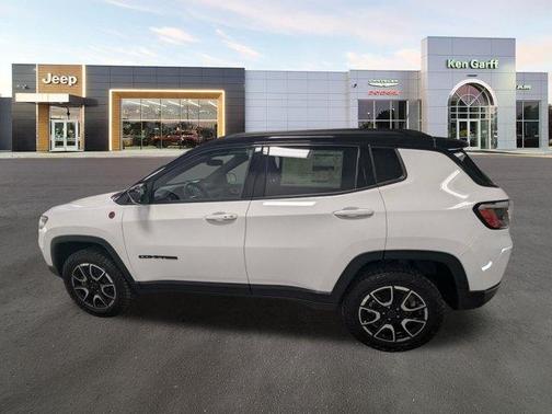 Bright White Clearcoat 2026 Jeep Compass Trailhawk