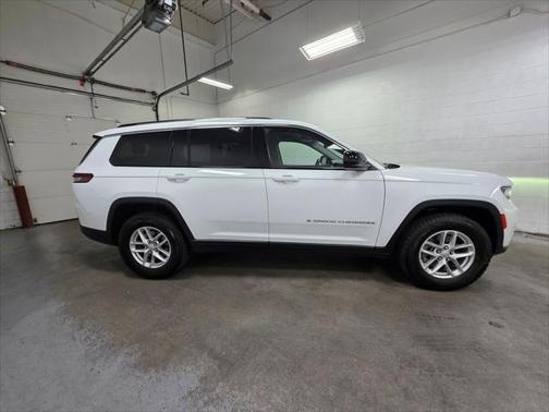 2022 Jeep Grand Cherokee L Laredo 4x4