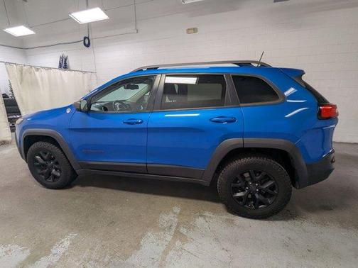 Hydro Blue Pearlcoat 2017 Jeep Cherokee Trailhawk