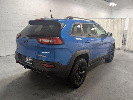Hydro Blue Pearlcoat 2017 Jeep Cherokee Trailhawk