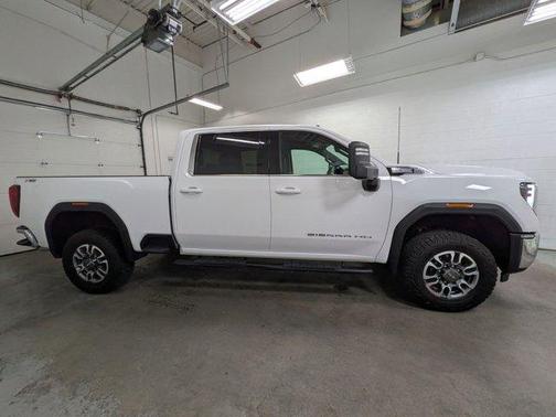 White 2024 GMC Sierra 2500 SLE