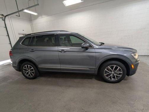 Platinum Gray Metallic 2020 Volkswagen Tiguan 2.0T SE