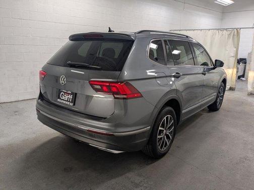 Platinum Gray Metallic 2020 Volkswagen Tiguan 2.0T SE