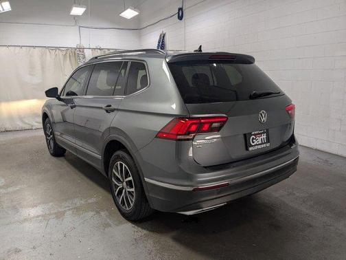 Platinum Gray Metallic 2020 Volkswagen Tiguan 2.0T SE