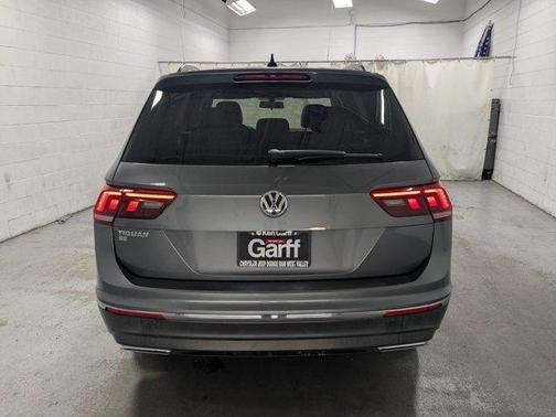 Platinum Gray Metallic 2020 Volkswagen Tiguan 2.0T SE