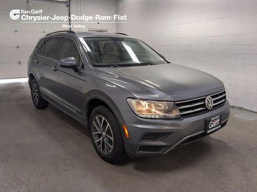 Platinum Gray Metallic 2020 Volkswagen Tiguan 2.0T SE