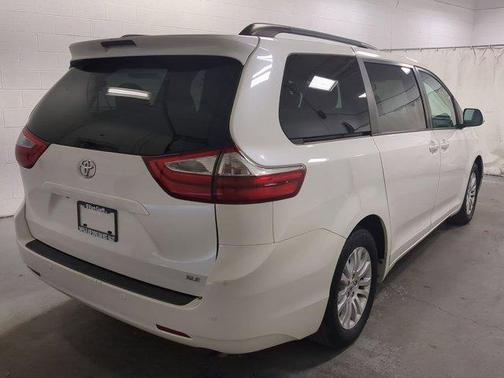 2017 Toyota Sienna XLE